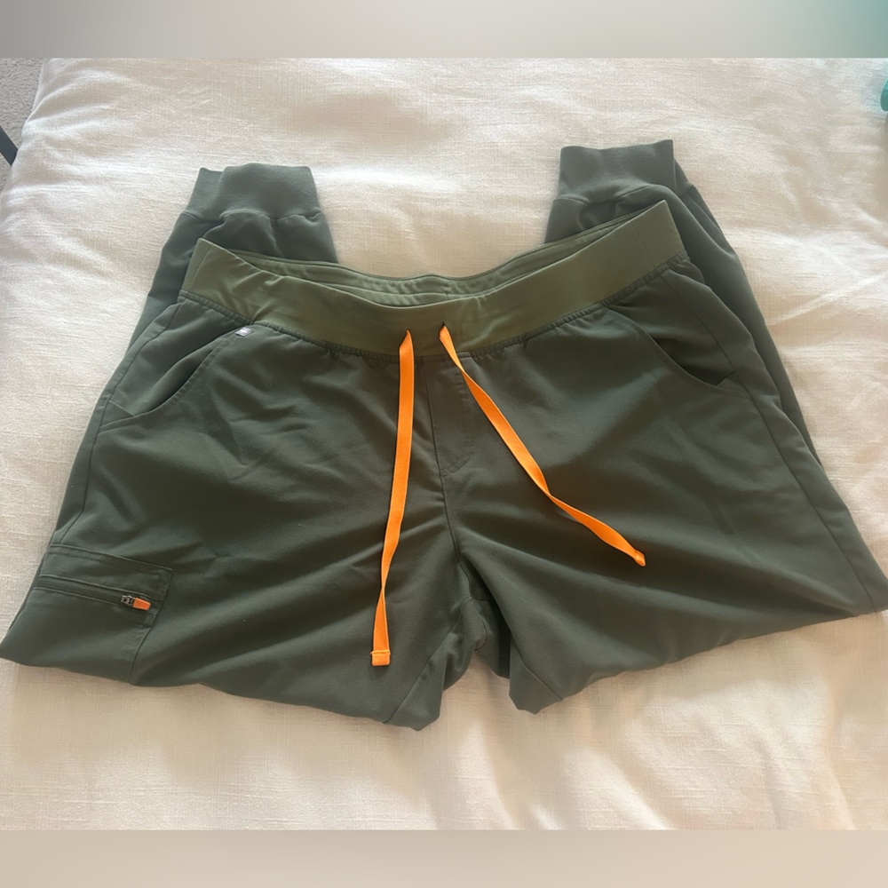 FIGS olive green joggers XXLP